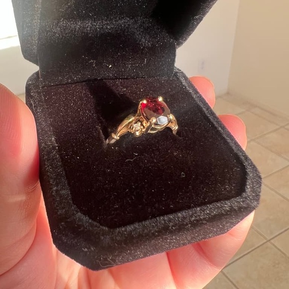 Ring Gold Band with Dark Red Garnet Stone 14K - Picture 5 of 7